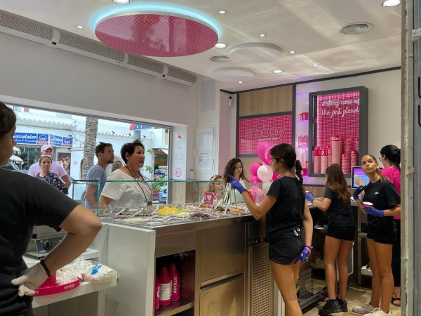 La cadena de yogur helado Smöoy llega a Ibiza con su modelo de negocio Smöoy Cream